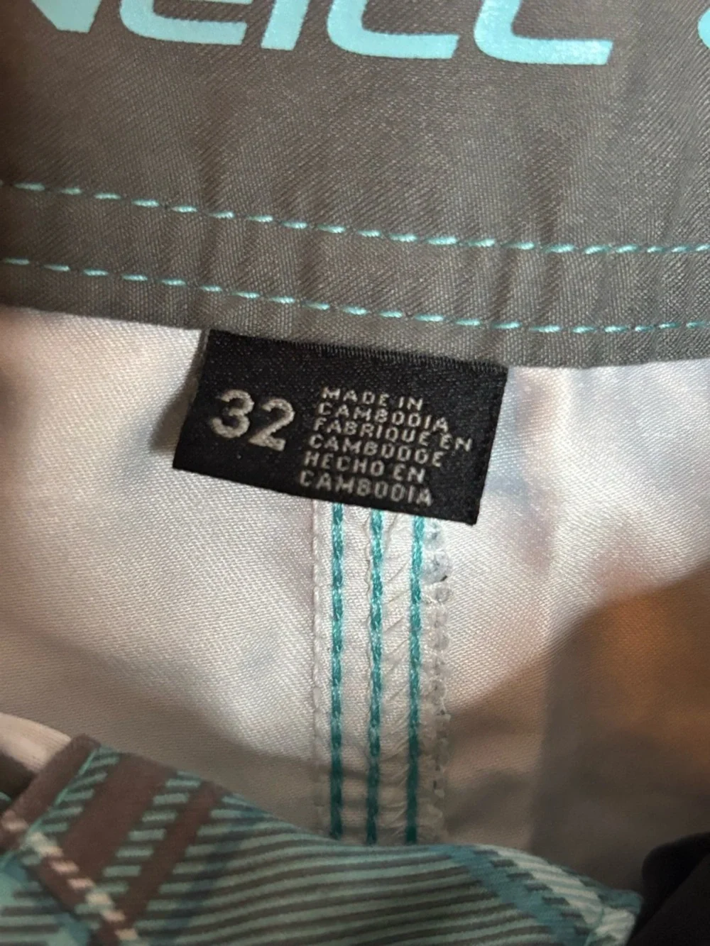 EUC O'Neill Men’s Teal Plaid Boardshorts With Velcro and tie closure size 32
